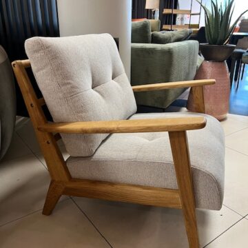 Arona tugitool, salonginäidis