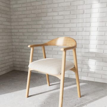 Adda tool käetugedega - hele kangas