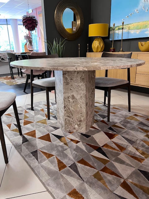 IMG_4606 Ümmargune söögilaud Marble 130cm, salonginäidis - Image 2