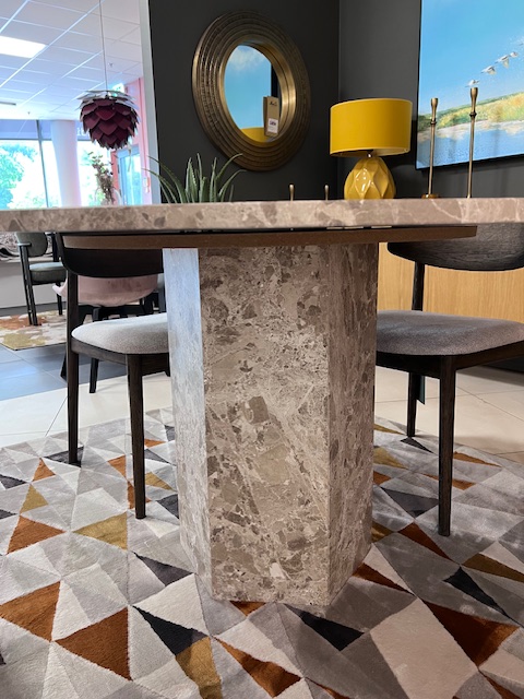 IMG_4607 Ümmargune söögilaud Marble 130cm, salonginäidis - Image 3
